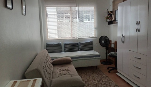 Studio Vila Buarque, metro República and Sta Cecília 3 minutes away, pets accepted.