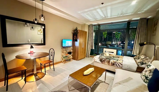 Studio w/Balcony @ Poblacion, Makati | Pool, Gym & Sauna