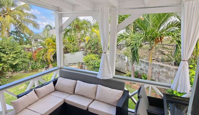 Studio w/seaview. Near Beach. On-site car rental.