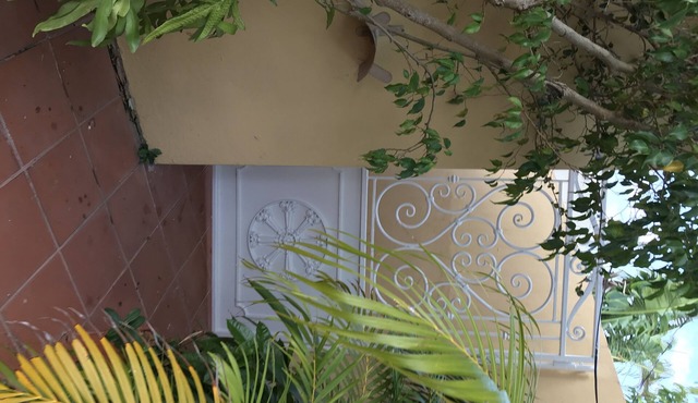 STUDIO Walking distance to beach.
