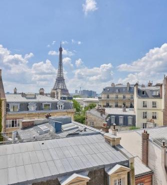 Studio with a panoramic view of the Eiffel Tower