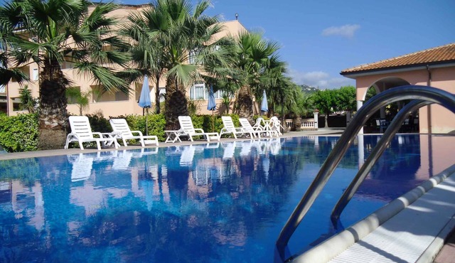 Studio with air conditioning and pool