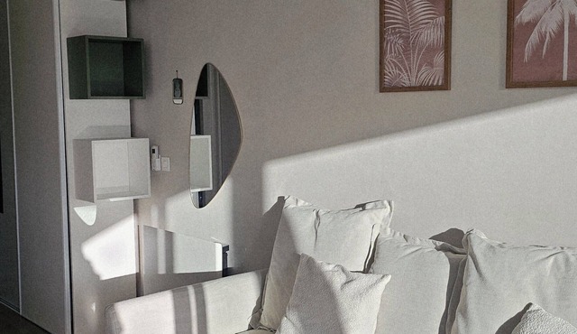 Studio With Balcony Facing The Port