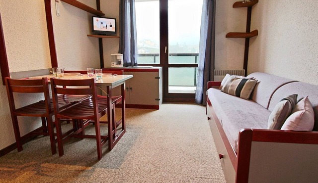 Studio with balcony, covered parking in Chamrousse