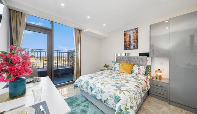 Studio with Balcony Godino Hotel Ilford