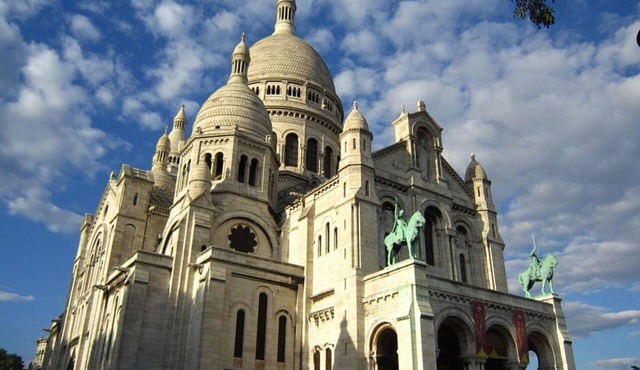 Studio With Balcony In The Heart Of Montmartre