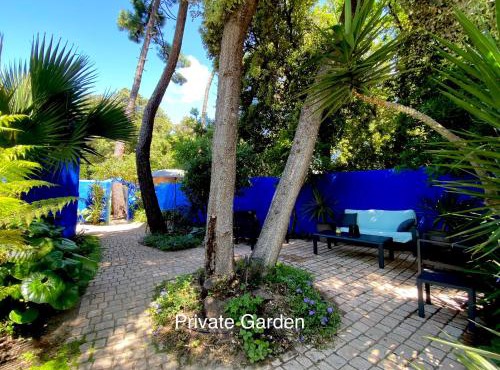 Studio with beautiful private garden on the forest in Domino