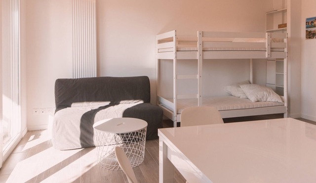 Studio with breathtaking view of Lake Monteux