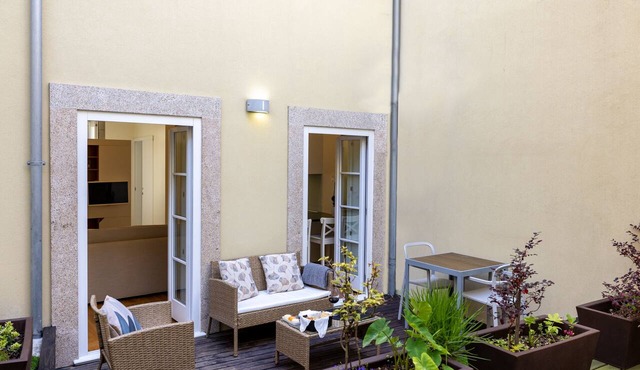 Studio with courtyard, at 3 min walking from the beach and 20 from center by BUS