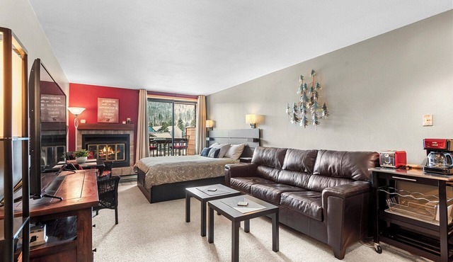 Studio with heated parking one block from Main Street Frisco