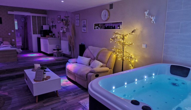 Studio with Jacuzzi, terrace, private Wi-Fi access