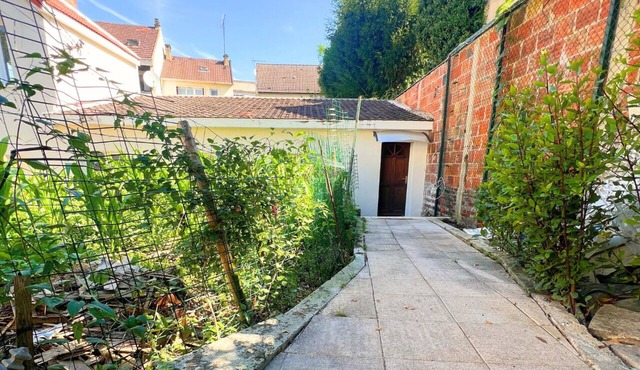 Studio with kitchen 15min by train from Paris.