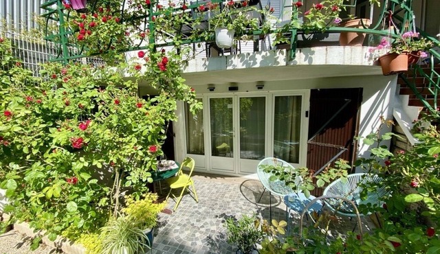 Studio with lovely outdoor terrace 10 minutes from Paris (14th) classified 1*.