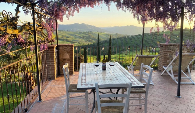 Studio with panoramic terrace over Tuscan hills