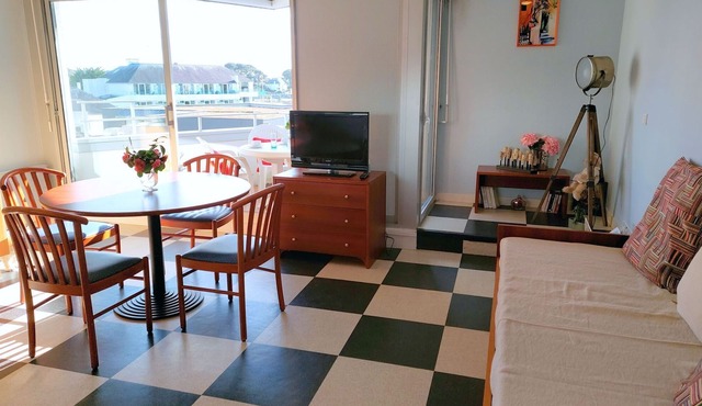 Studio with partial sea views in the popular seaside resort of Benodet