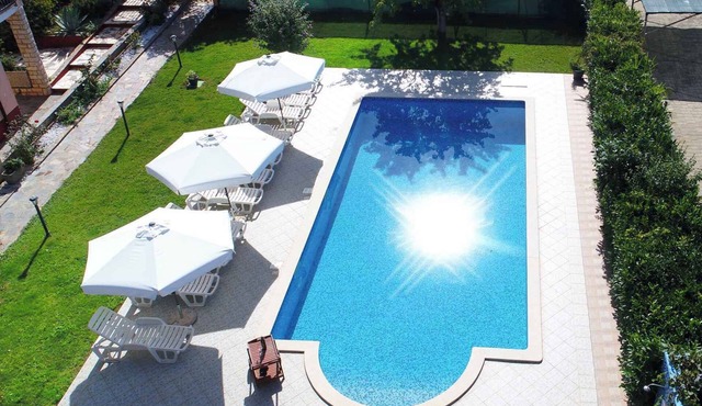Studio with pool and air conditioning