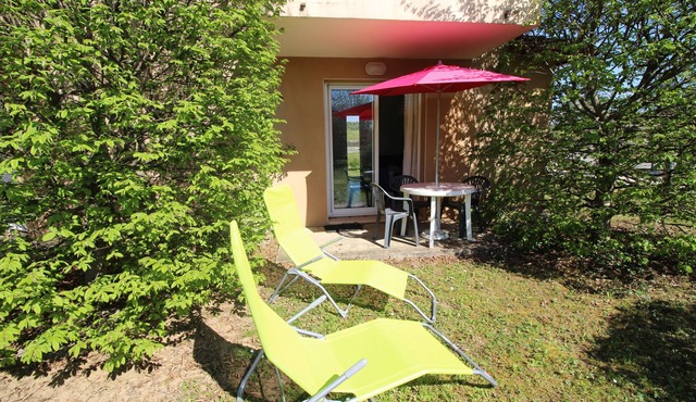 Studio with pool and wifi