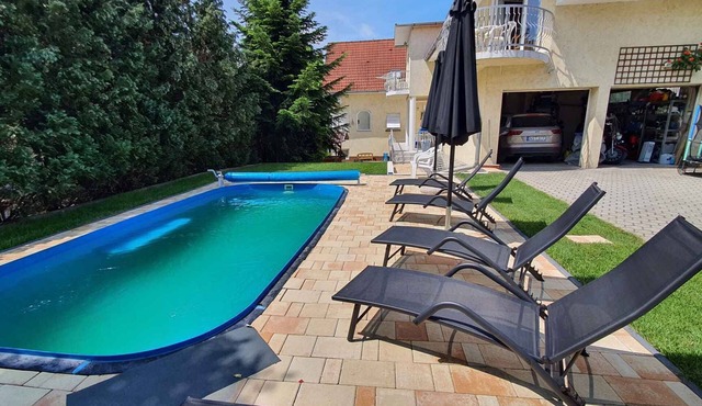 Studio with pool, internet and air conditioning