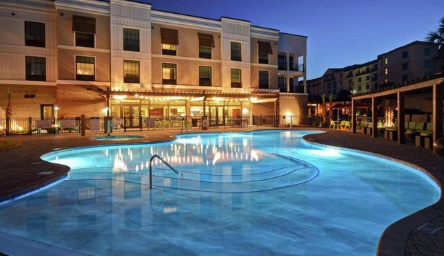 Studio with Pool & Free Breakfast | 1.5 mi to Fishing Pier and Local Eateries