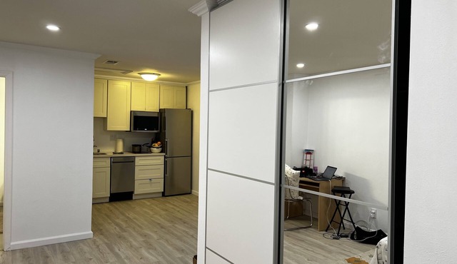 Studio with private entrance and private backyard