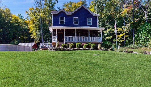 Studio with private pool, firepit, cabana, grill, & washer/dryer-Dogs ok