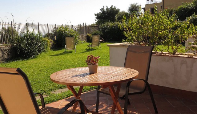 Studio with private terrace, sea view pool and wifi