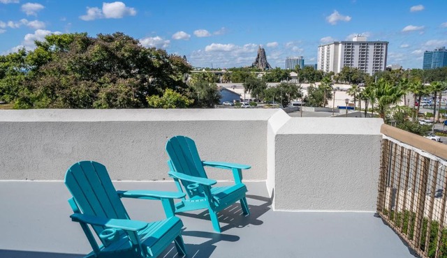 Studio with Private Terrace and Volcano Bay View Near Epic Universe