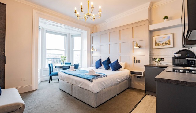 Studio with Scenic Marina Views