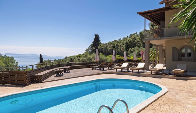 Studio with Sea View and Communal Pool