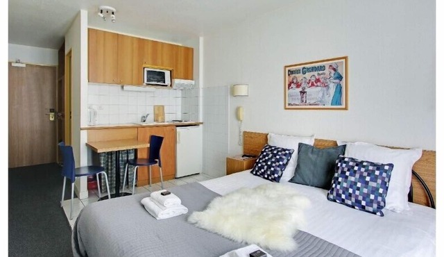 Studio with single beds for 2 pers in Eastern district; Les Lilas