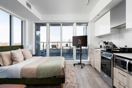 Studio with Spacious Patio Downtown