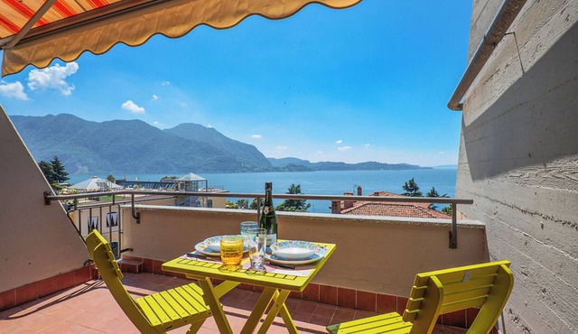 Studio with sunny balcony in a residence with pool