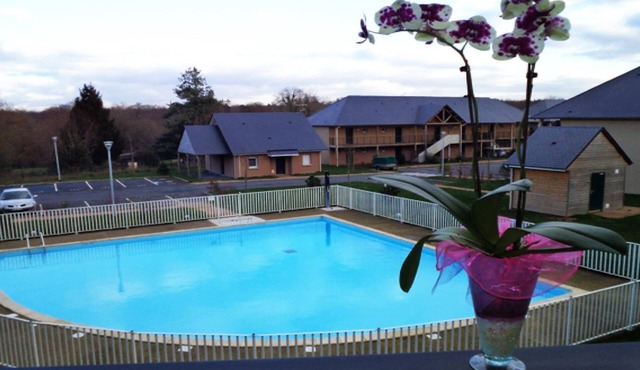 Studio with swimming pool just outside Honfleur