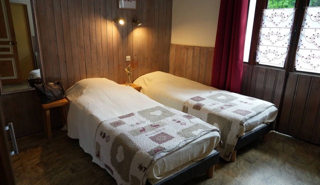 Studio with twin beds