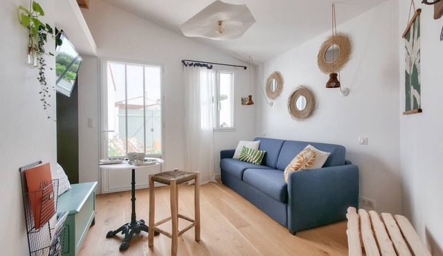 Studio with terrace 250 meters from the port