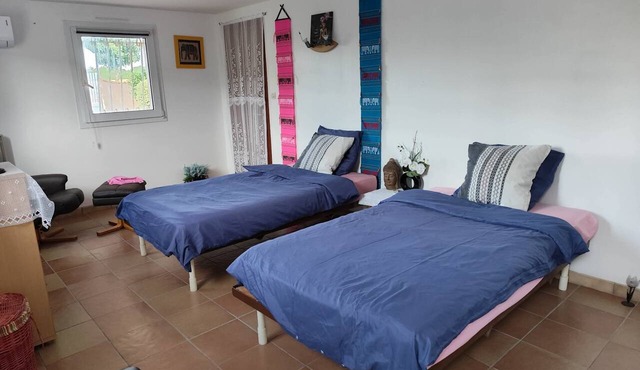 Studio with two single beds, 6 minutes from the beach, near Royan/Grande Côte