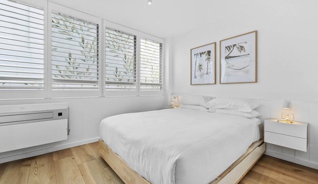 Studio3: Chic Bondi Abode with Pool & A/C