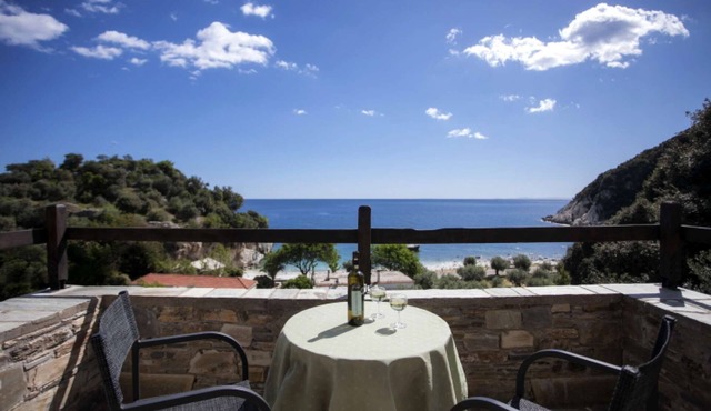 Studios for 3 adults or 2 adults + 2 children with balcony or terrace with panoramic sea view