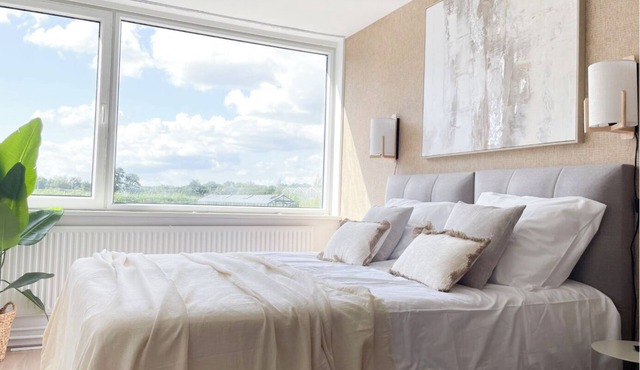 Study hard, relax harder. Stay near University Tilburg and enjoy fresh air and greenery right outside. Great value, shared facilities, and a peaceful vibe — ideal for student life.