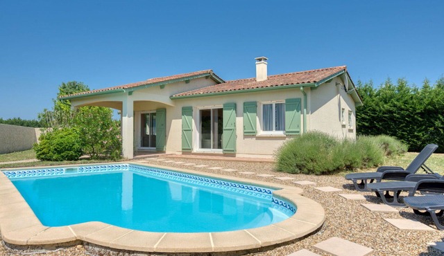 Stunning private villa for 6 people with private pool, WIFI, TV, terrace and pets allowed