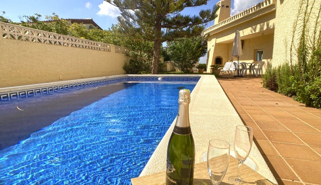 Stunning villa with private pool front line to the Mar Menor