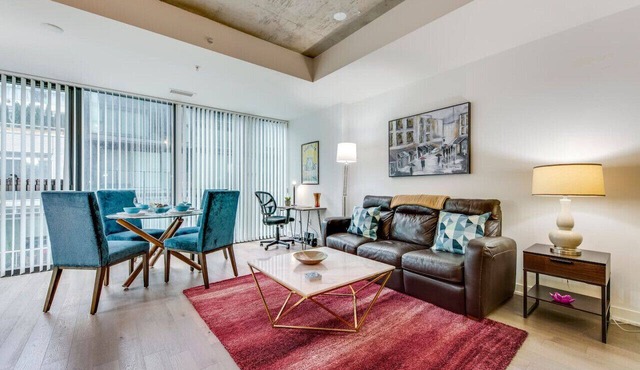 Stunning 1BR Executive Suite in Popular King West