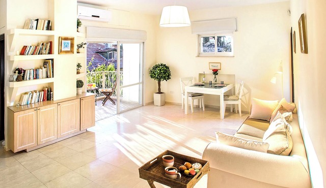 Stunning 2 Bdr In The Best Location Ever! Shelter in the building