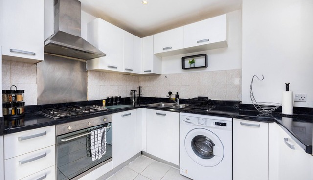 Stunning 2 Bed Flat With City Viewsn