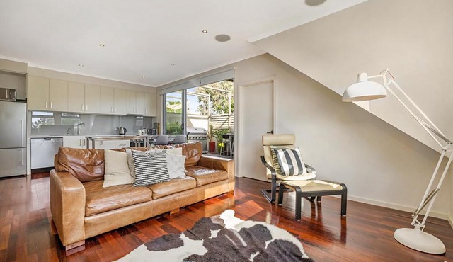 Stunning 2-Bed Unit with BBQ Patio near Dining