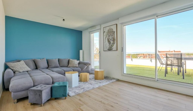Stunning 2BR Flat with Terrace and private parking