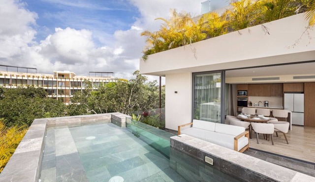 Stunning 2BR PH | Private Pool, Gym & Concierge