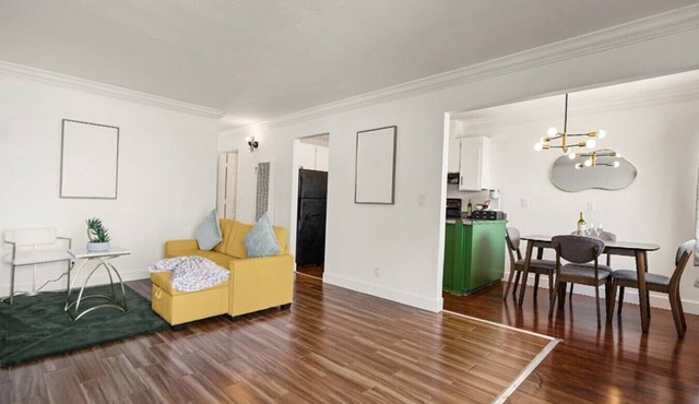-Stunning 2BR w/Ocean, Mountain & Sunset Views