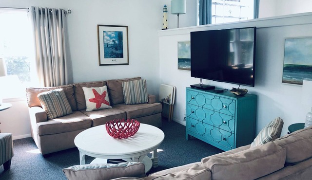 Stunning 3BR, 2BA penthouse 5 blocks from lighthouse. Last week open 8/16-23!