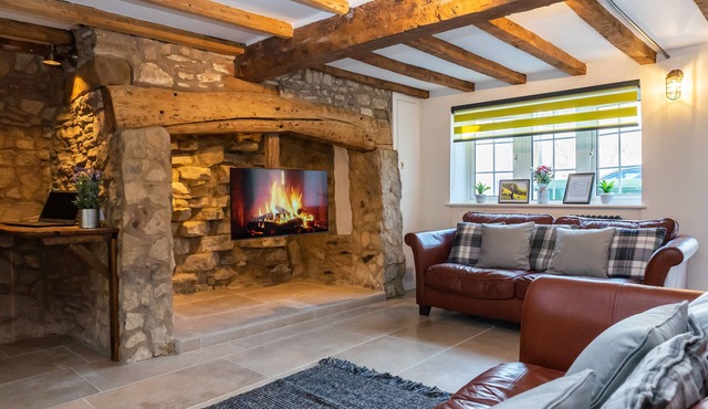 Stunning 4 Bed Sleeps 8 Cottage Parking